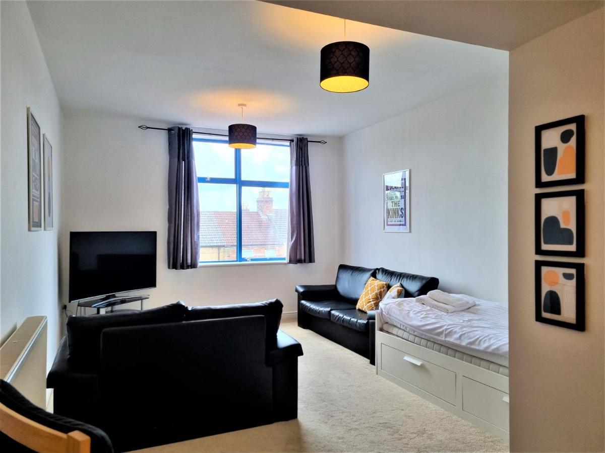 Central Apartments - Spacious 2 Beds Swindon Exterior photo