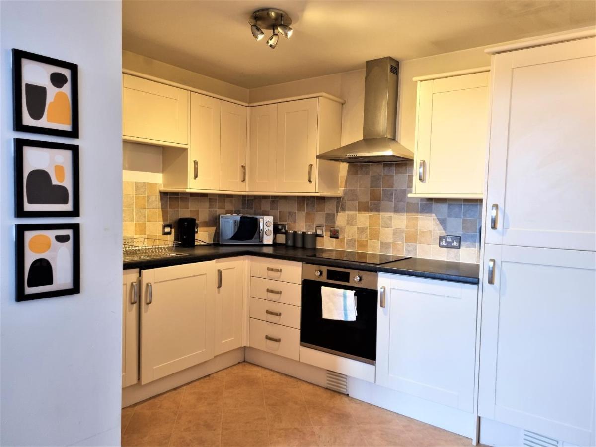 Central Apartments - Spacious 2 Beds Swindon Exterior photo